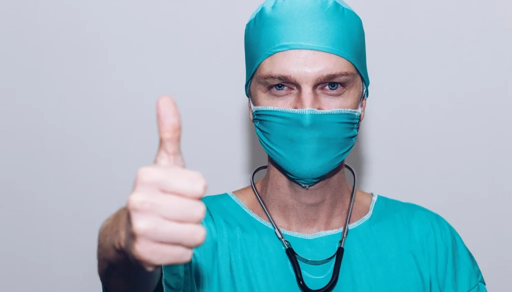 Rinoplastika üçün Təcrübəli Estetik cərrah seçimi 